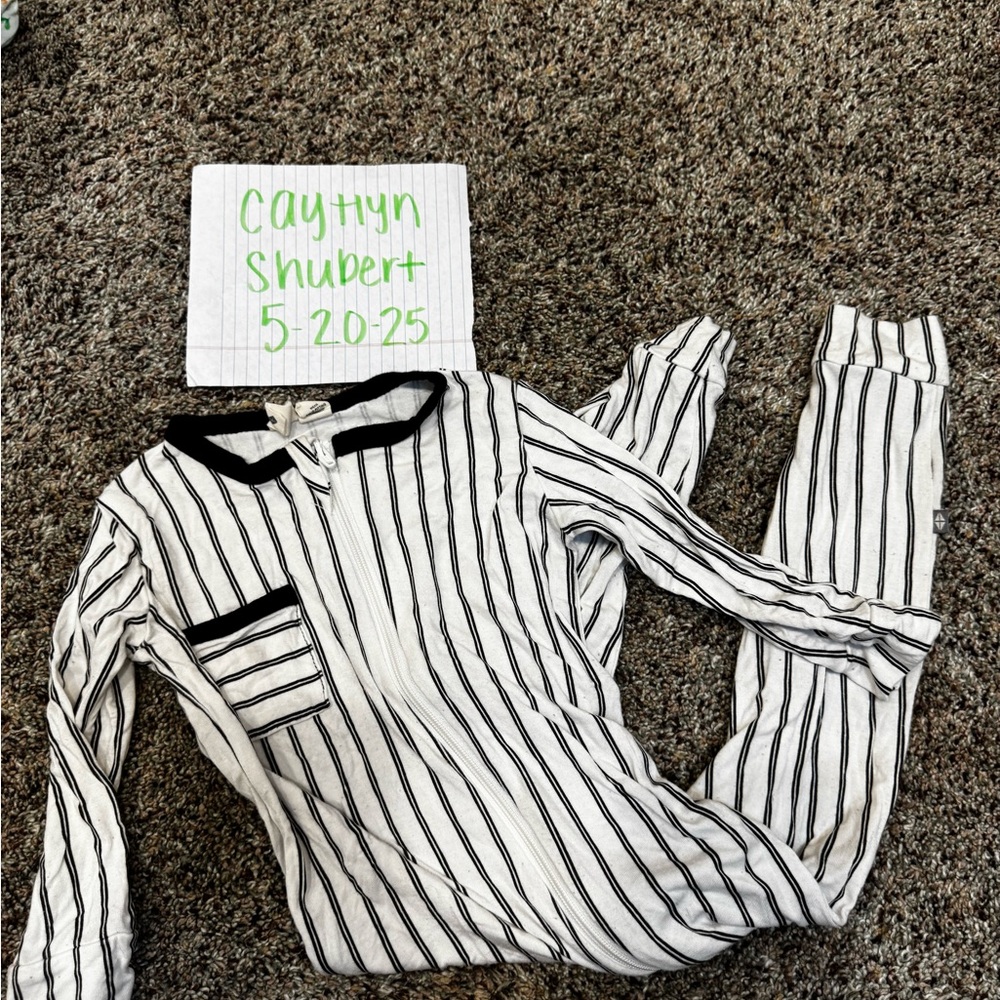 Kyte BABY Black and White Striped GUC